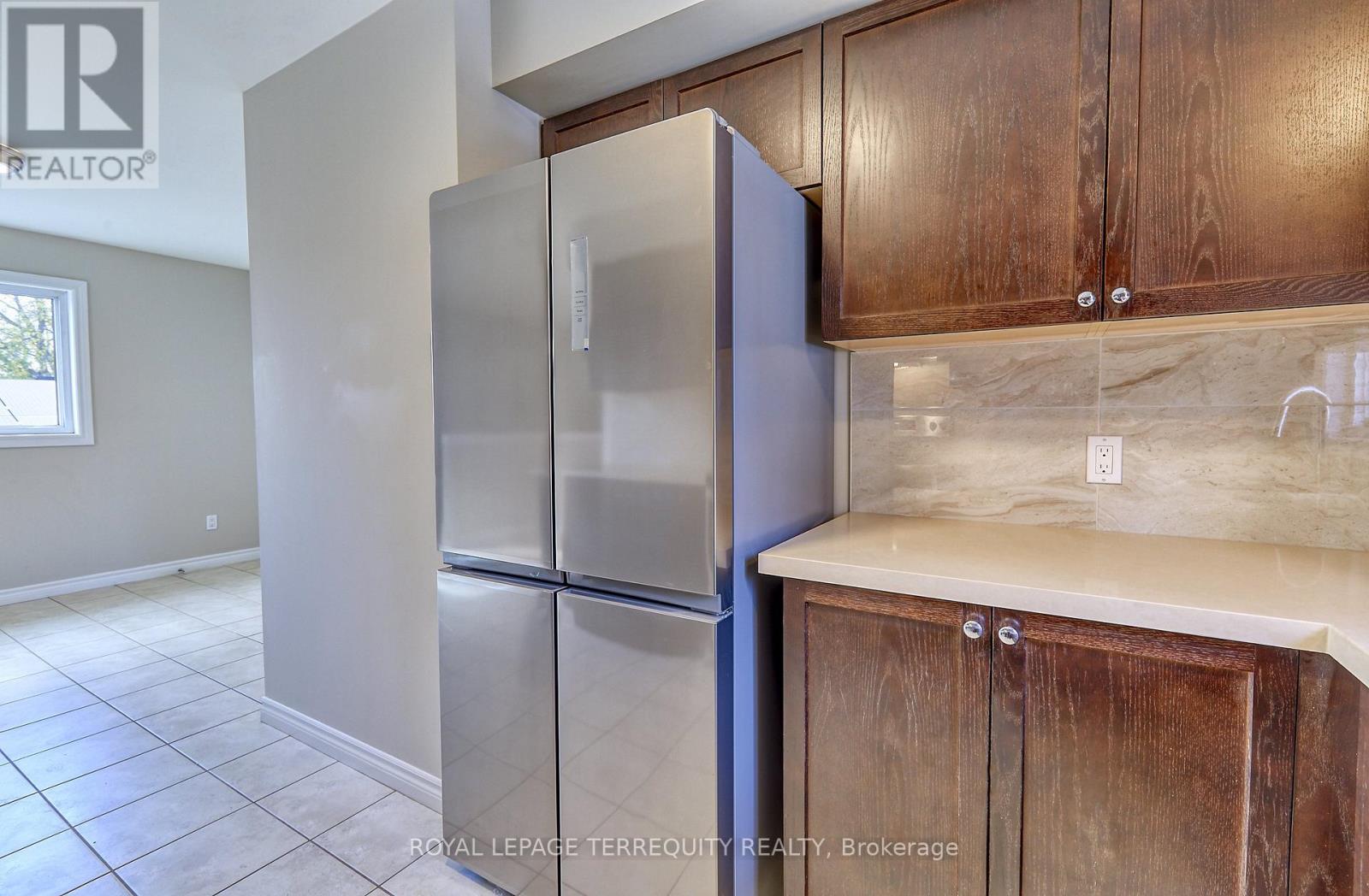 2 - 556 Park Road S, Oshawa, Ontario  L1J 4J5 - Photo 8 - E13022632