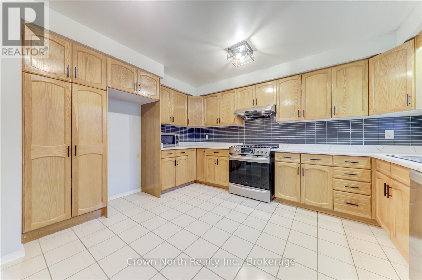 17 Plumrose Boulevard, Toronto, Ontario  M1E 5E8 - Photo 16 - E13022658