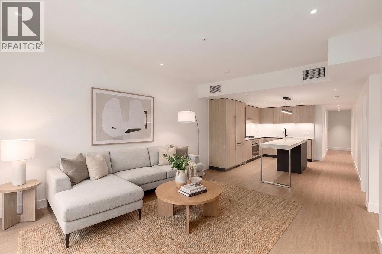 210 2235 E BROADWAY, Vancouver, British Columbia