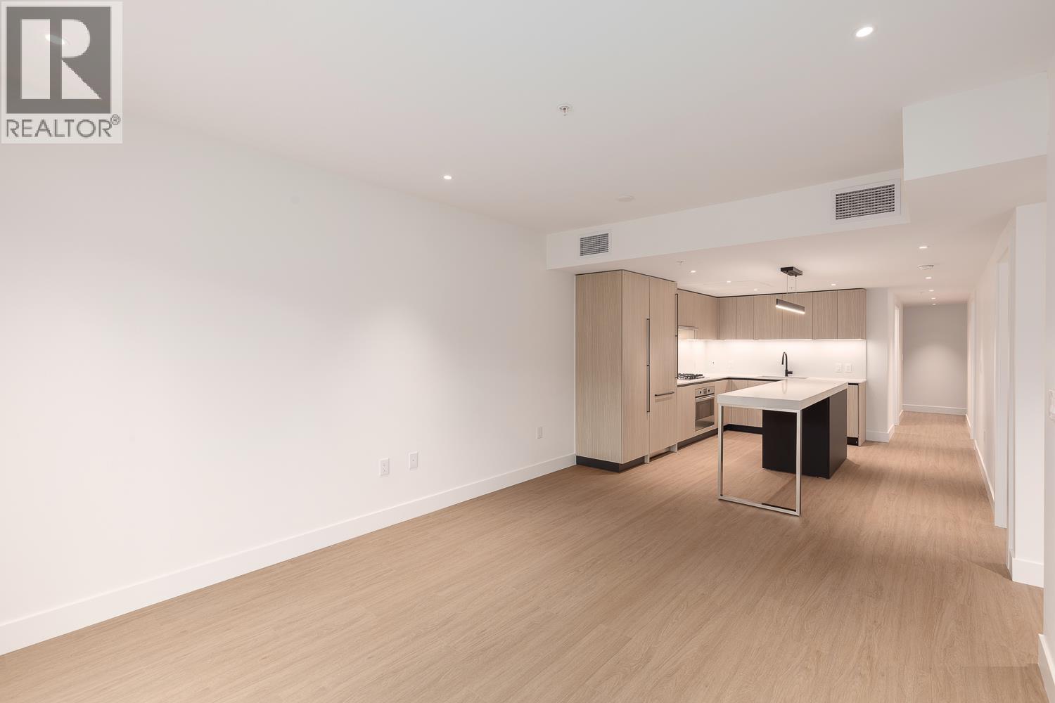 210 2235 E Broadway, Vancouver, British Columbia  V5N 0J5 - Photo 2 - R3112198