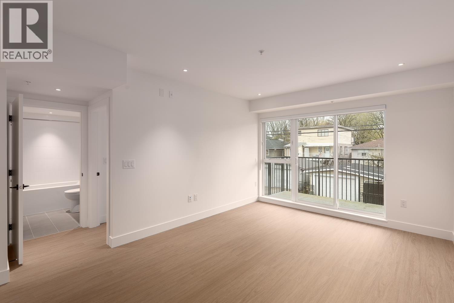 210 2235 E Broadway, Vancouver, British Columbia  V5N 0J5 - Photo 11 - R3112198