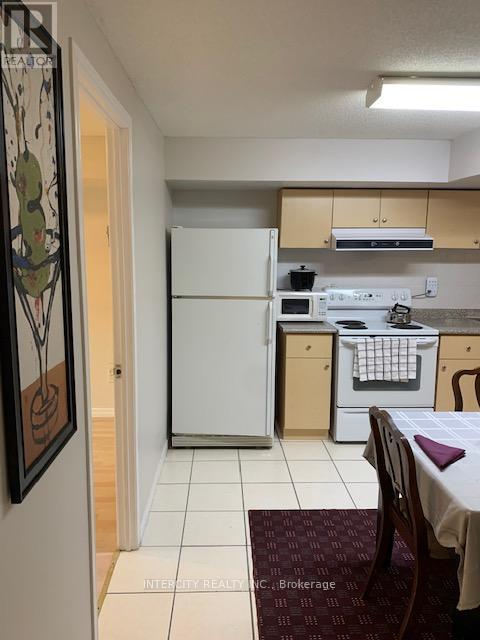 Bsmt - 17 Aldwinckle Heights, Toronto, Ontario  M3J 3S7 - Photo 5 - W13022654