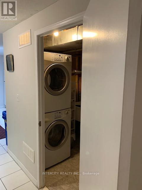 Bsmt - 17 Aldwinckle Heights, Toronto, Ontario  M3J 3S7 - Photo 8 - W13022654