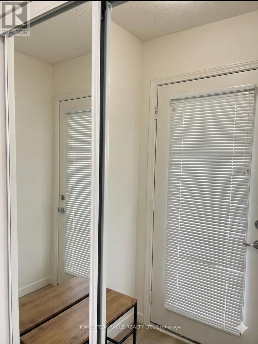 121 - 250 Sunny Meadow Boulevard, Brampton, Ontario  L6R 3Y7 - Photo 2 - W13022664