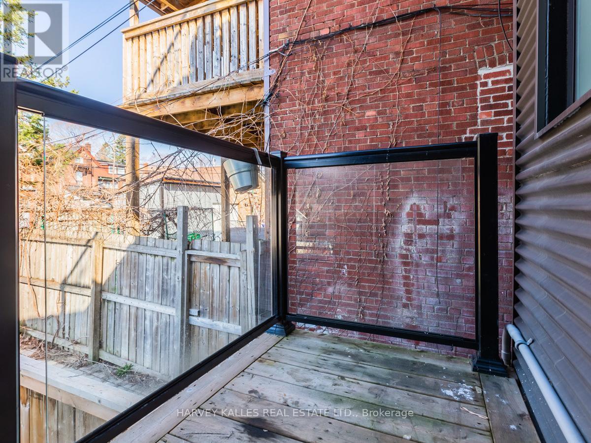 3 - 160 Lansdowne Avenue, Toronto, Ontario  M6K 2V9 - Photo 9 - W13022672