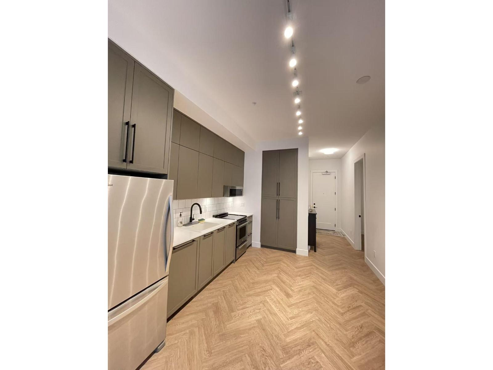 13933 105 Boulevard, Surrey, British Columbia  V3T 0R6 - Photo 3 - R3113755