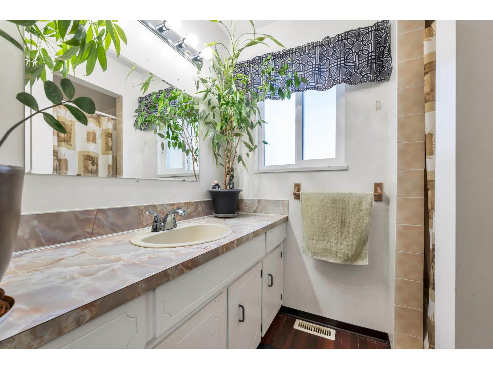 5927 184 Street, Surrey, British Columbia  V3S 4N2 - Photo 13 - R3095026