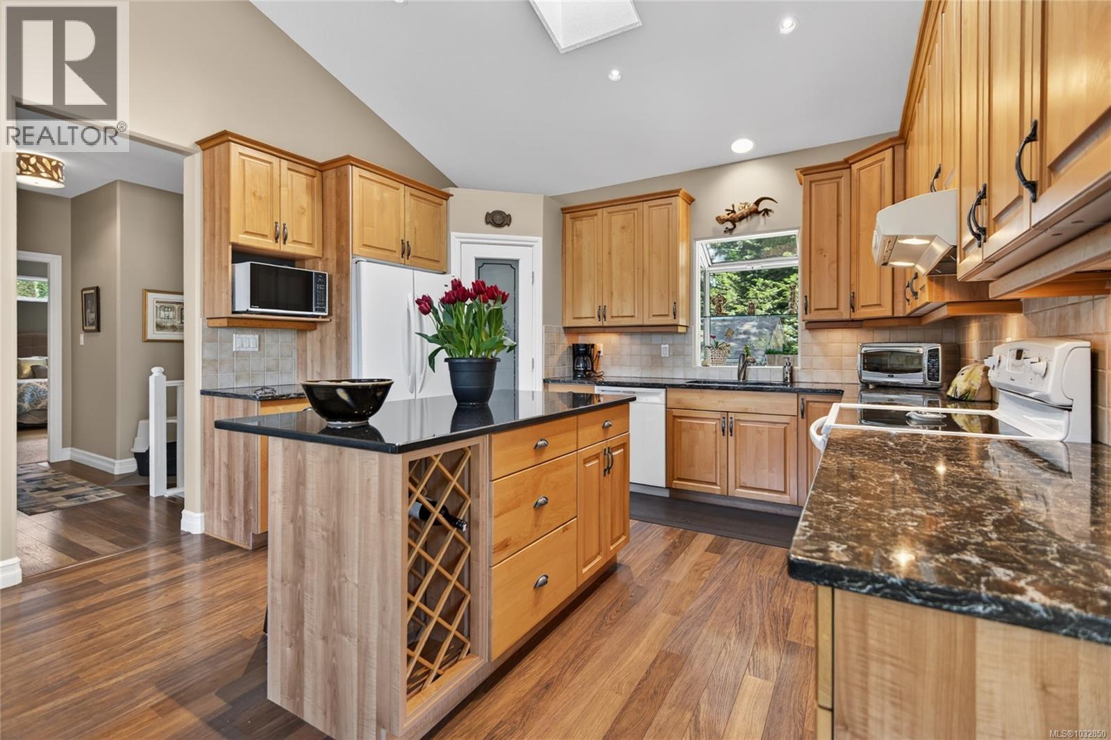 4594 Maple Guard Dr, Bowser, British Columbia  V0R 1G0 - Photo 4 - 1032850