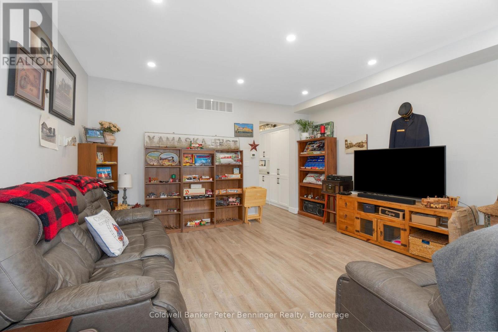 523 Mill Street, West Grey, Ontario  N0G 2M0 - Photo 8 - X12645880