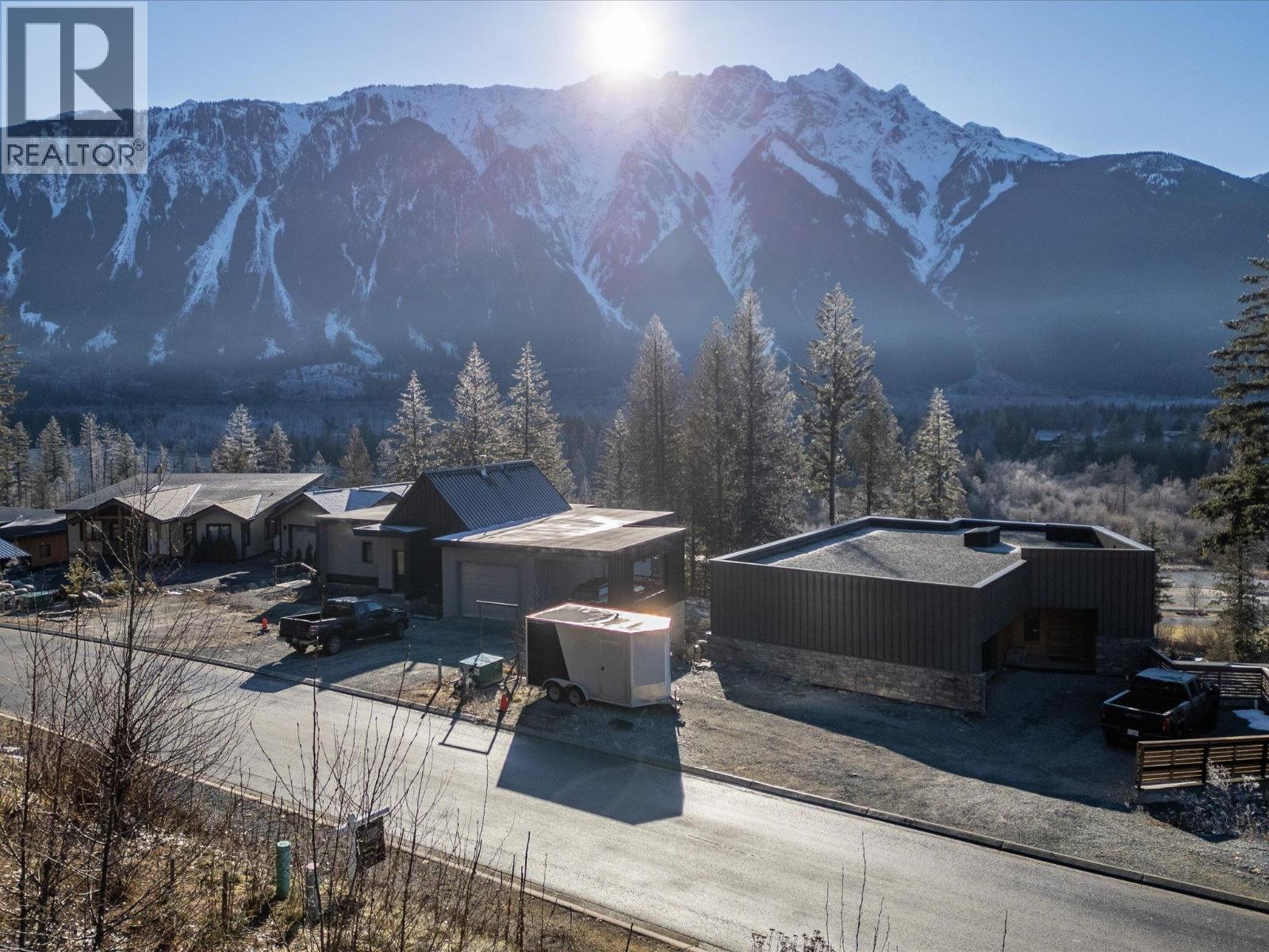 7672 Cerulean Drive, Pemberton, British Columbia  V0N 2L3 - Photo 8 - R3113732