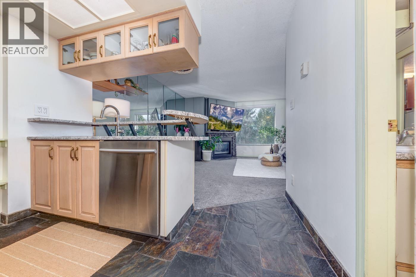 414 4809 Spearhead Drive, Whistler, British Columbia  V0N 1B0 - Photo 4 - R3113620