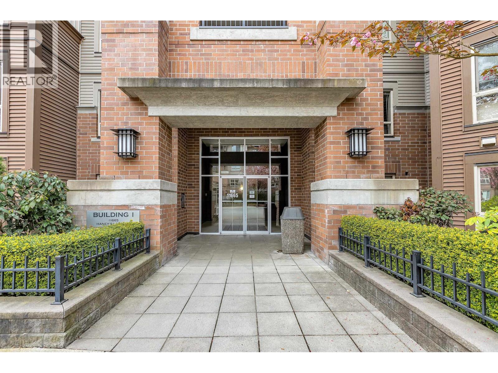 116 11665 Haney Bypass, Maple Ridge, British Columbia  V2X 8W9 - Photo 2 - R3113640