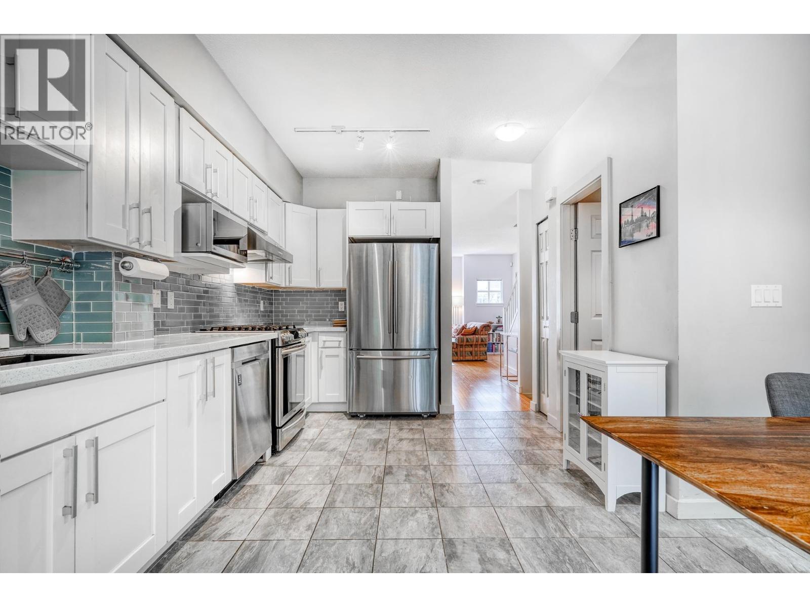 3264 Clermont Mews, Vancouver, British Columbia  V5S 4X3 - Photo 3 - R3113654