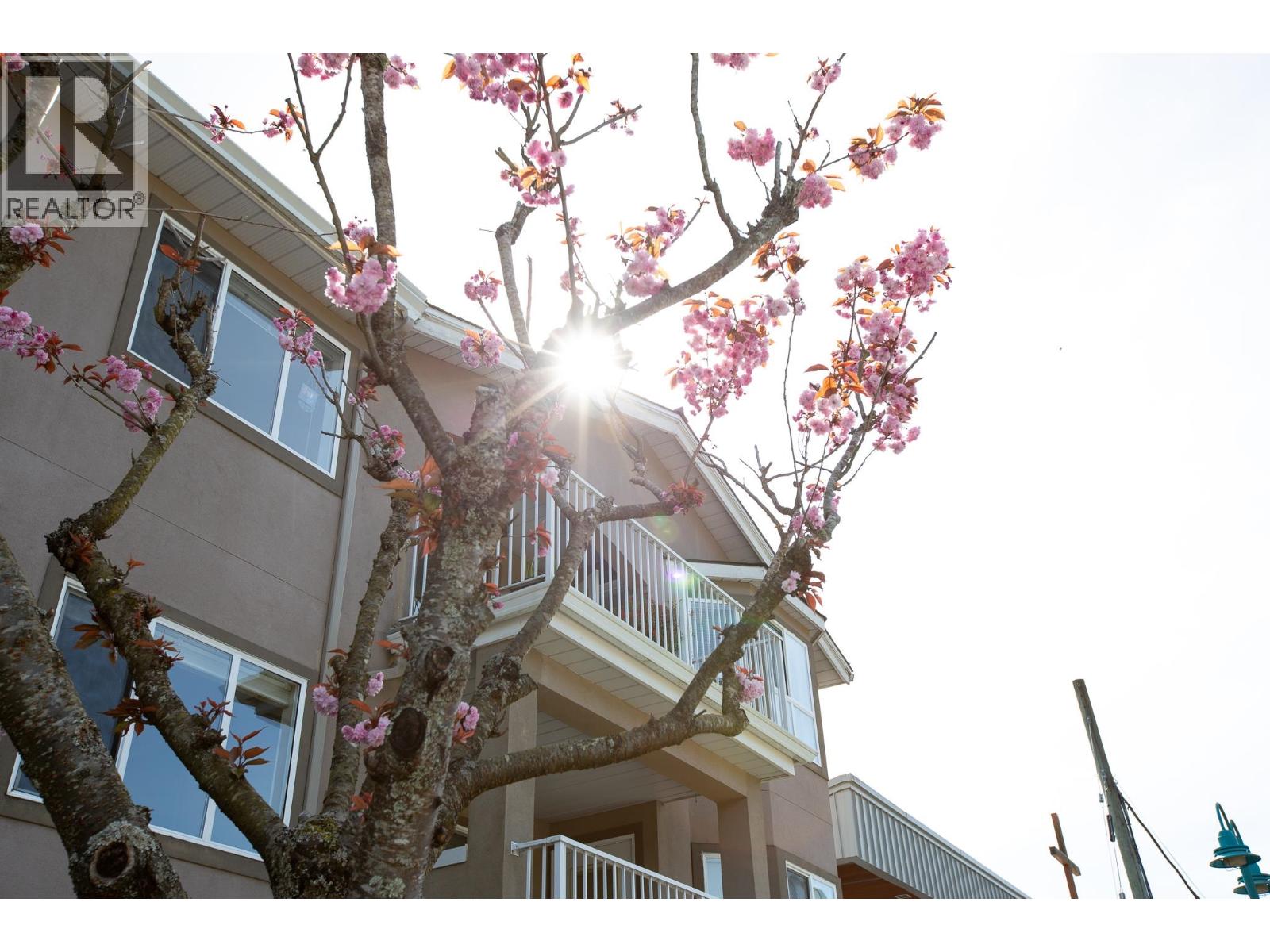 307 5711 MERMAID STREET, Sechelt, British Columbia