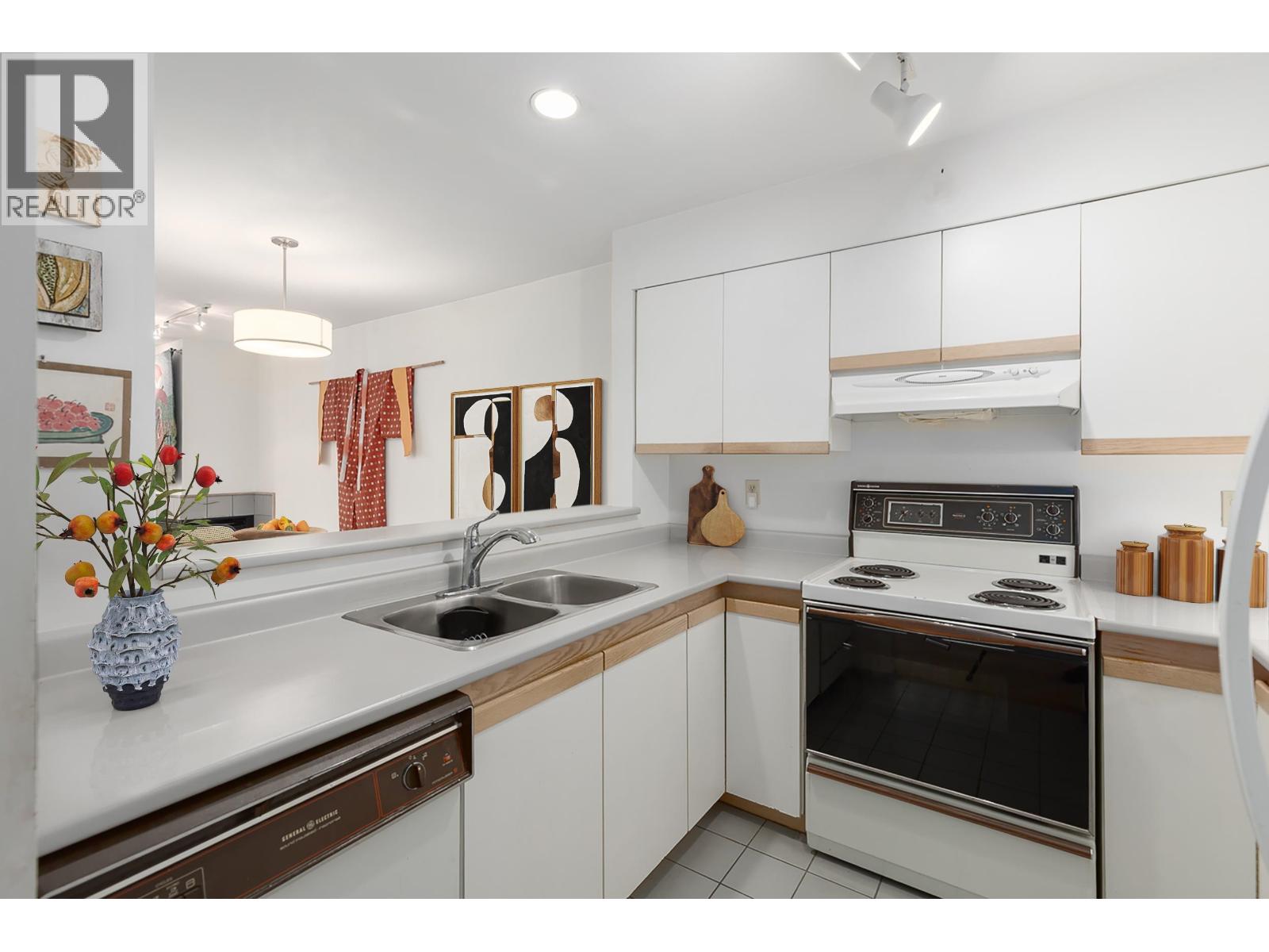 104 700 E Pender Street, Vancouver, British Columbia  V6A 1V7 - Photo 3 - R3113687