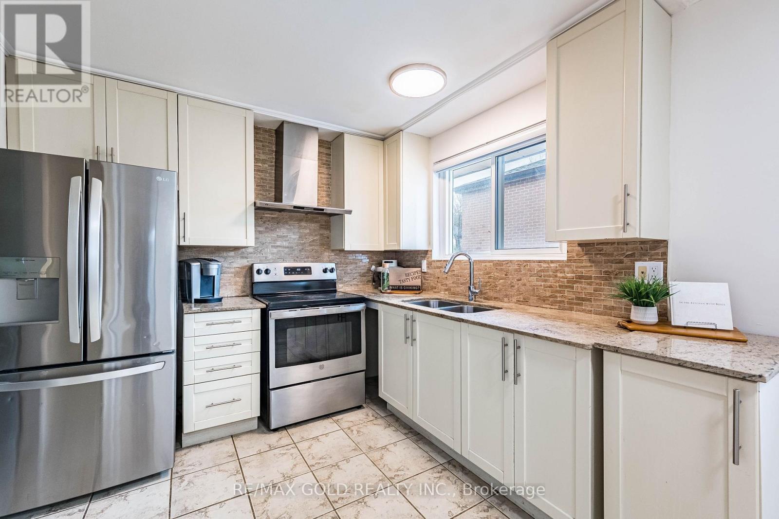 52 Garfield Crescent, Brampton, Ontario  L6V 1V8 - Photo 7 - W13013564