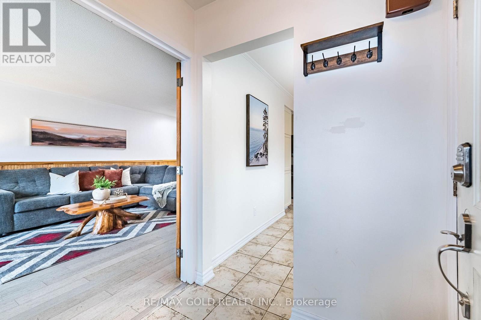 52 Garfield Crescent, Brampton, Ontario  L6V 1V8 - Photo 5 - W13013564