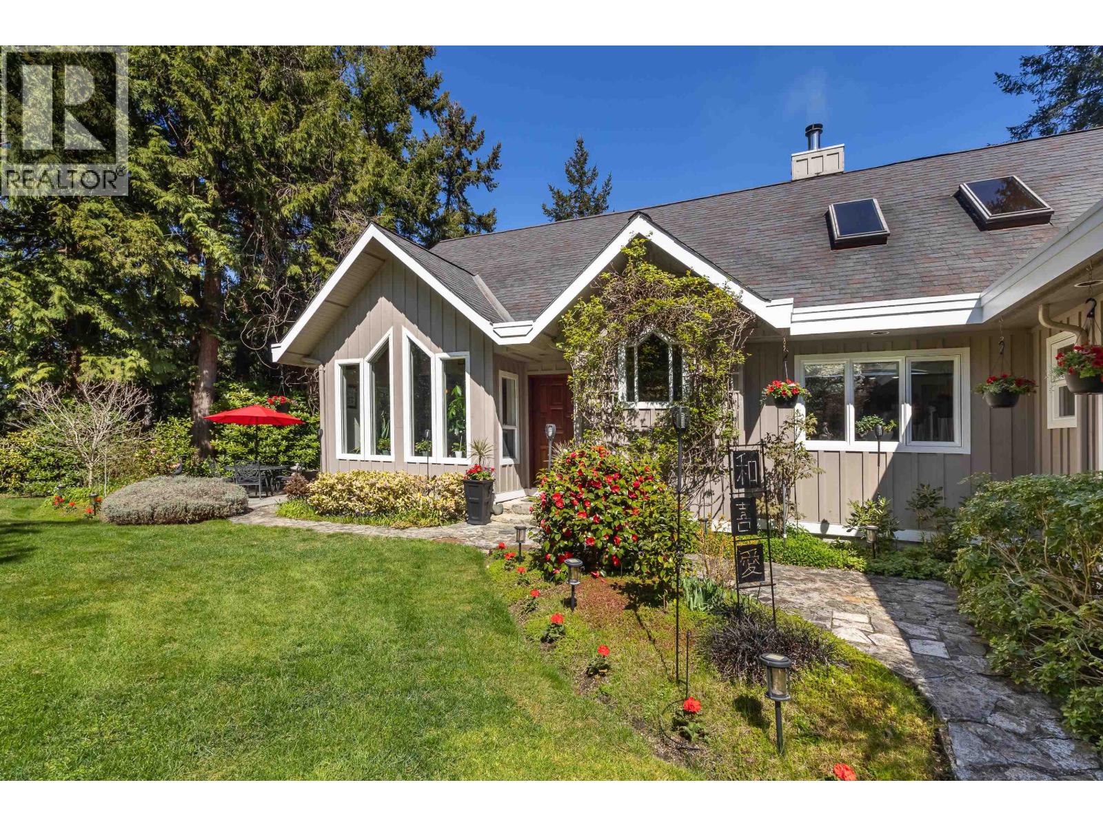 10040 Wescan Road, Halfmoon Bay, British Columbia  V0N 1Y2 - Photo 2 - R3113520