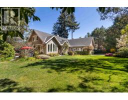 10040 WESCAN ROAD, Halfmoon Bay, British Columbia