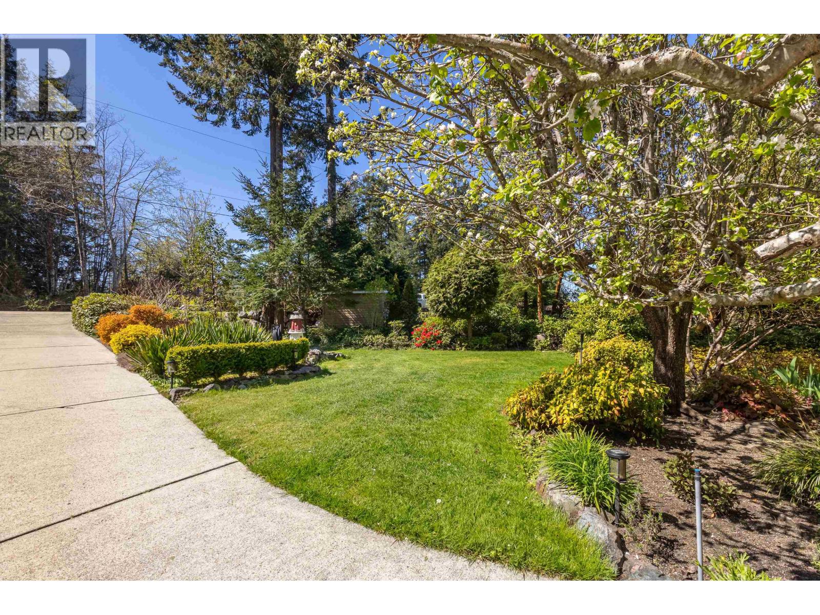 10040 Wescan Road, Halfmoon Bay, British Columbia  V0N 1Y2 - Photo 15 - R3113520