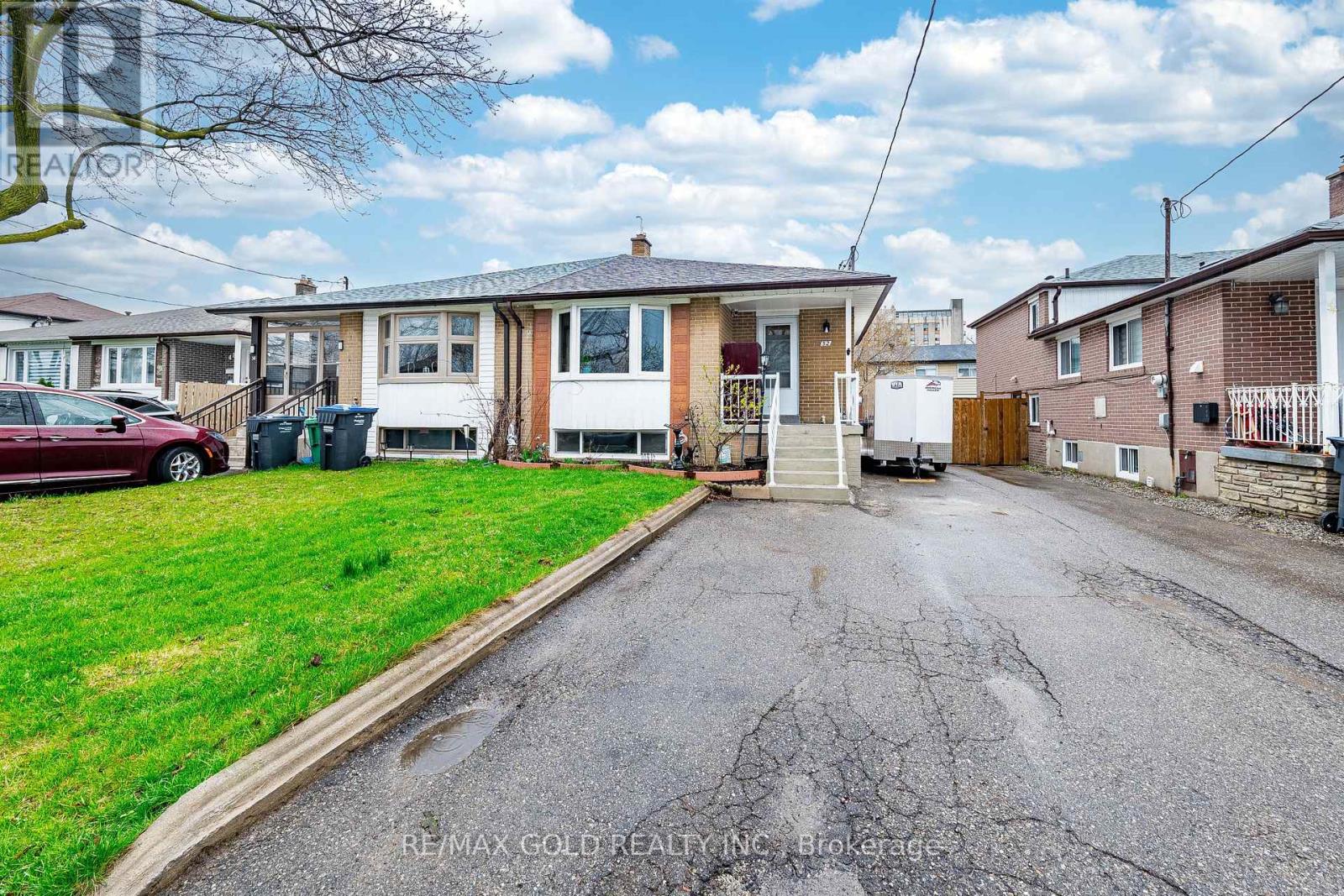 52 GARFIELD CRESCENT, Brampton, Ontario