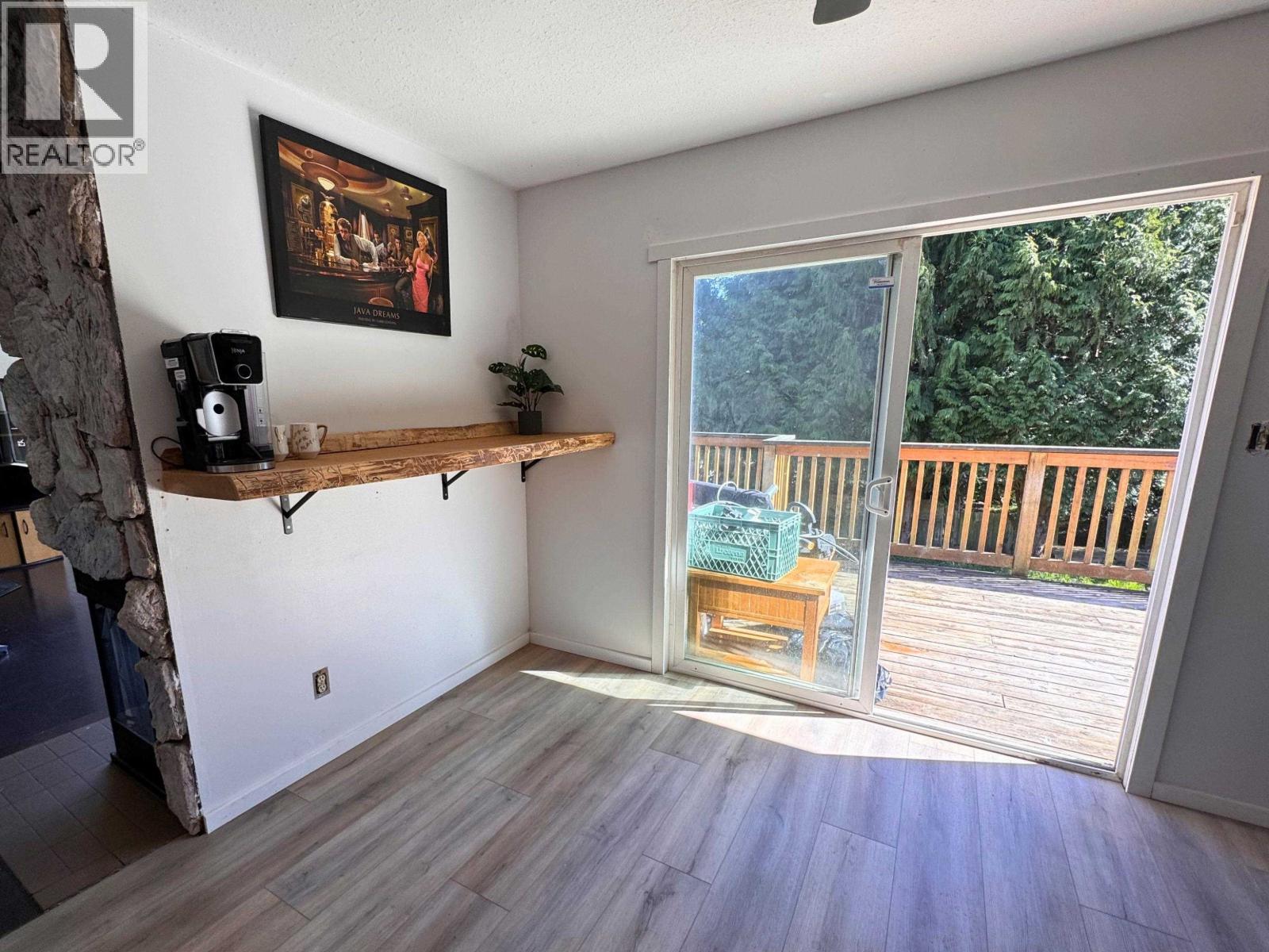 5799 Anchor Road, Sechelt, British Columbia  V0N 3A0 - Photo 11 - R3113634