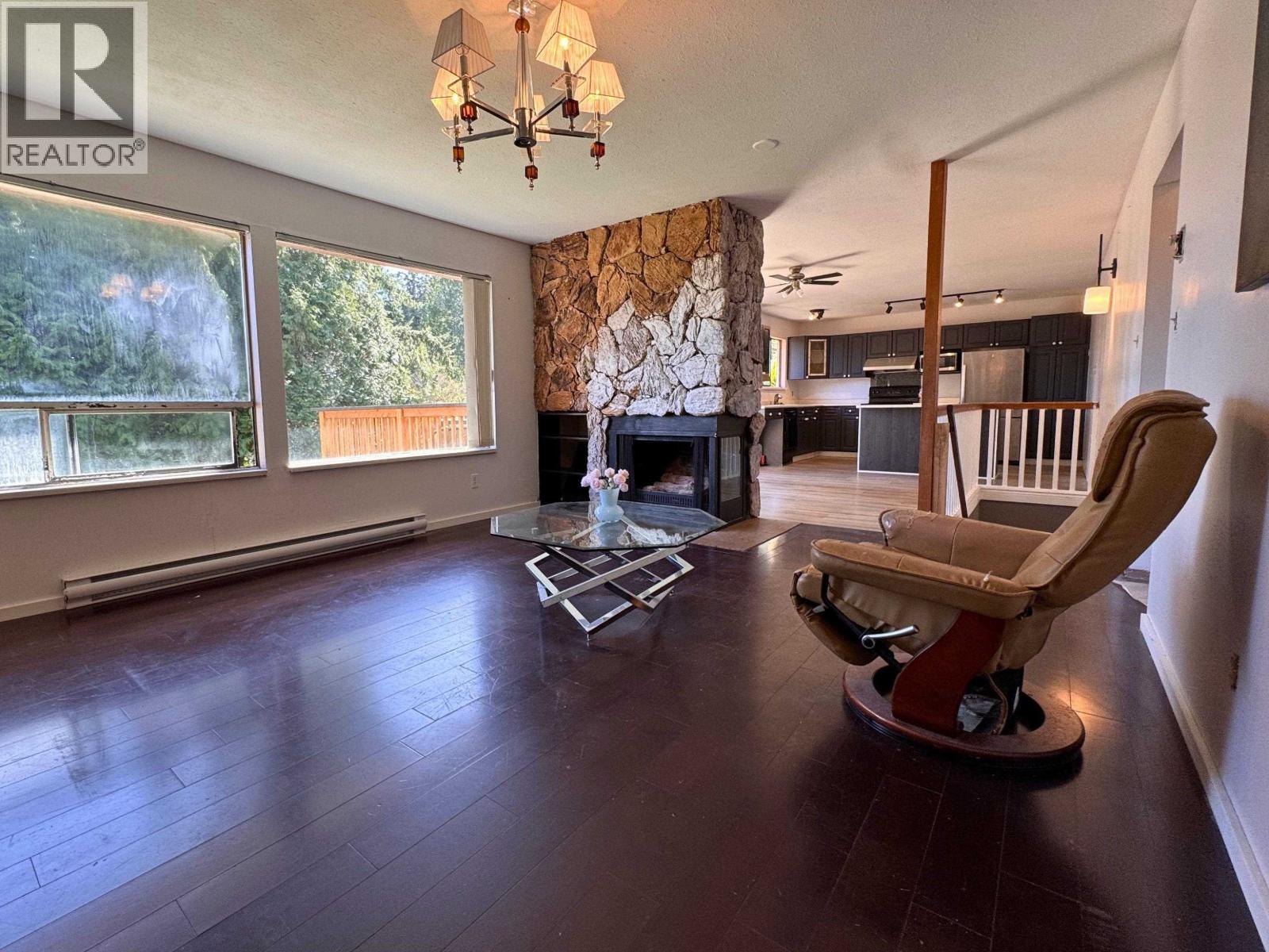 5799 Anchor Road, Sechelt, British Columbia  V0N 3A0 - Photo 5 - R3113634