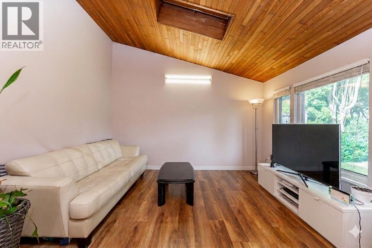 1136 Lansdowne Drive, Coquitlam, British Columbia  V3B 5R3 - Photo 3 - R3113637