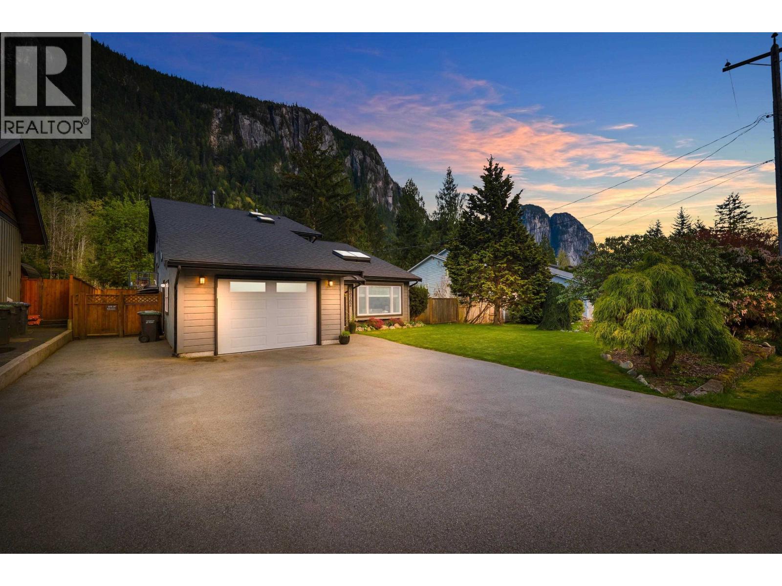 38582 Westway Avenue, Squamish, British Columbia  V8B 0L6 - Photo 33 - R3113639