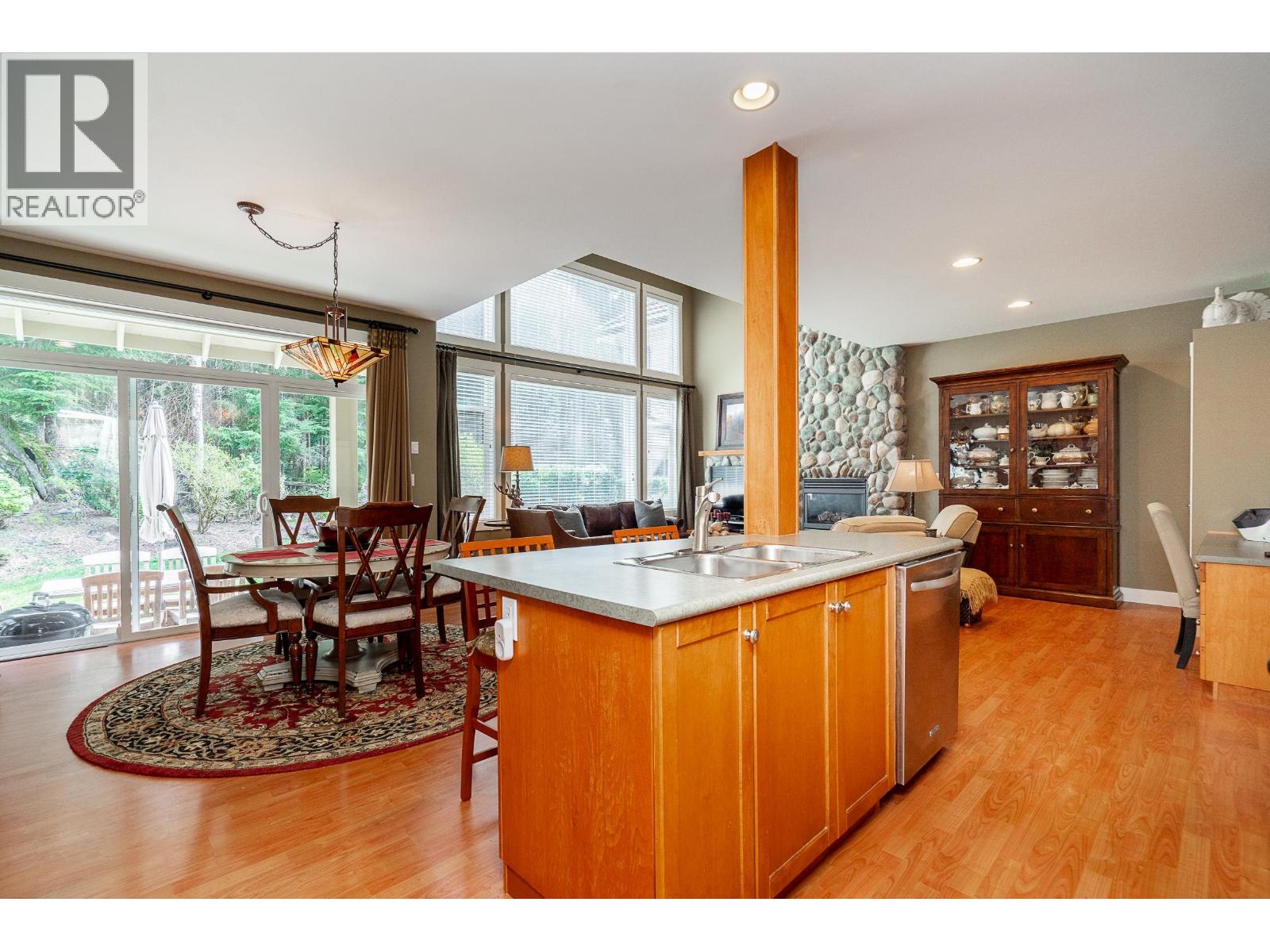 1899 Parkway Boulevard, Coquitlam, British Columbia  V3E 3L5 - Photo 8 - R3113680