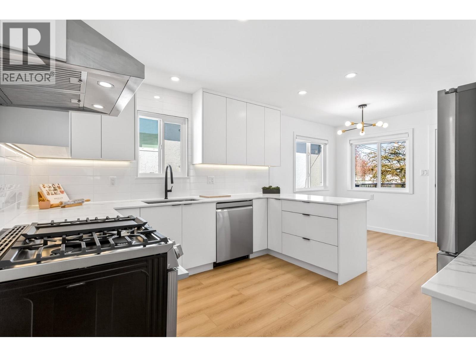 2085 Waverley Avenue, Vancouver, British Columbia  V5P 1R4 - Photo 10 - R3113704