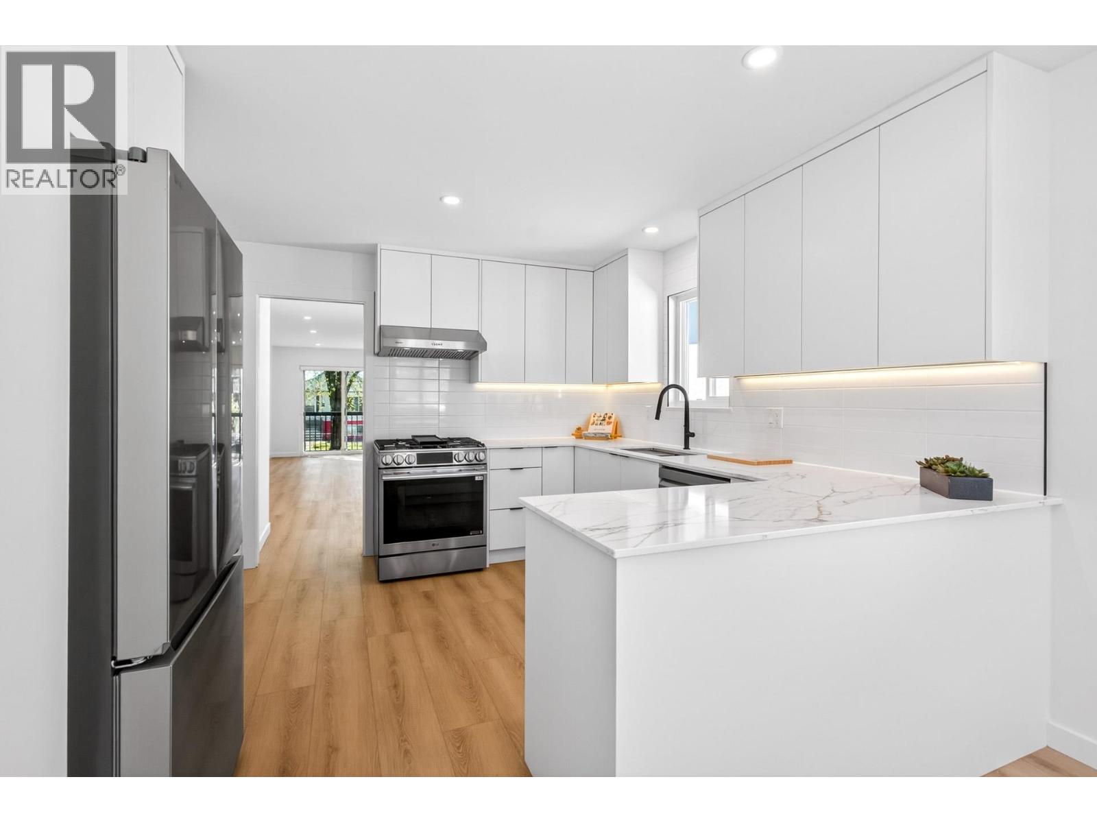 2085 Waverley Avenue, Vancouver, British Columbia  V5P 1R4 - Photo 12 - R3113704