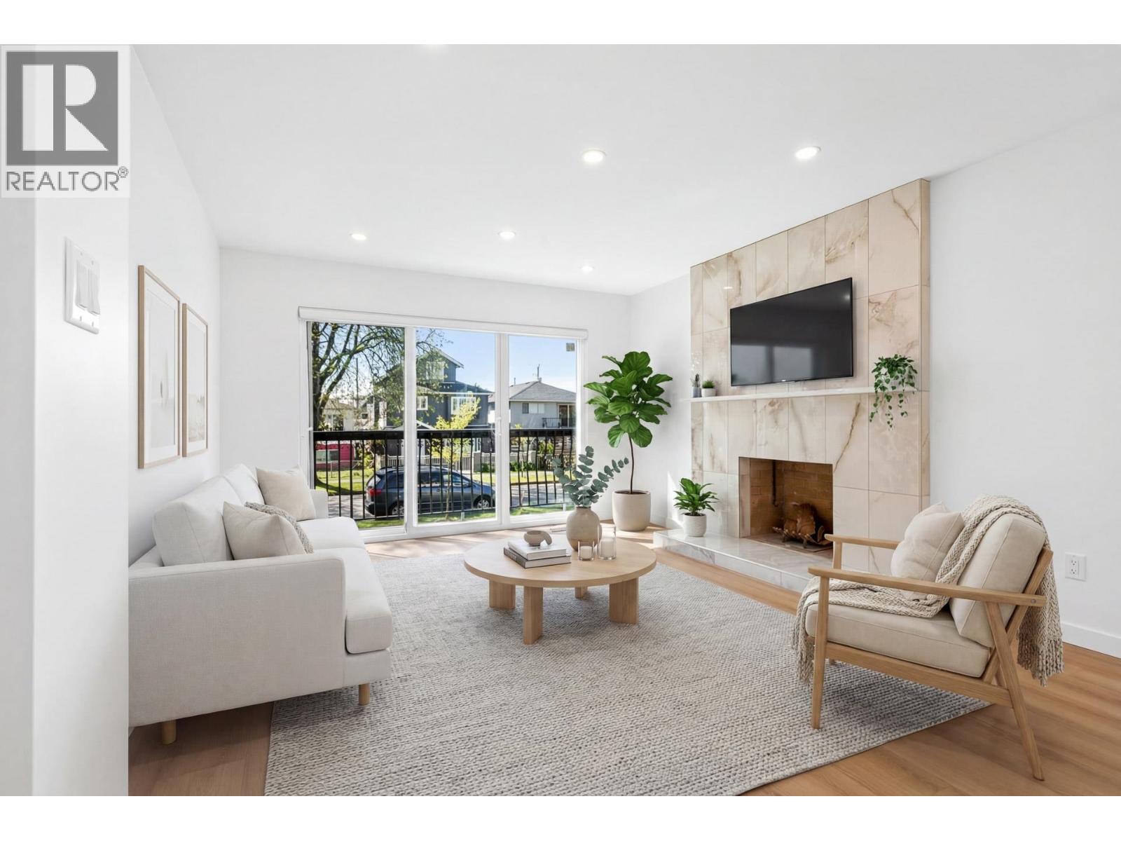 2085 Waverley Avenue, Vancouver, British Columbia  V5P 1R4 - Photo 2 - R3113704