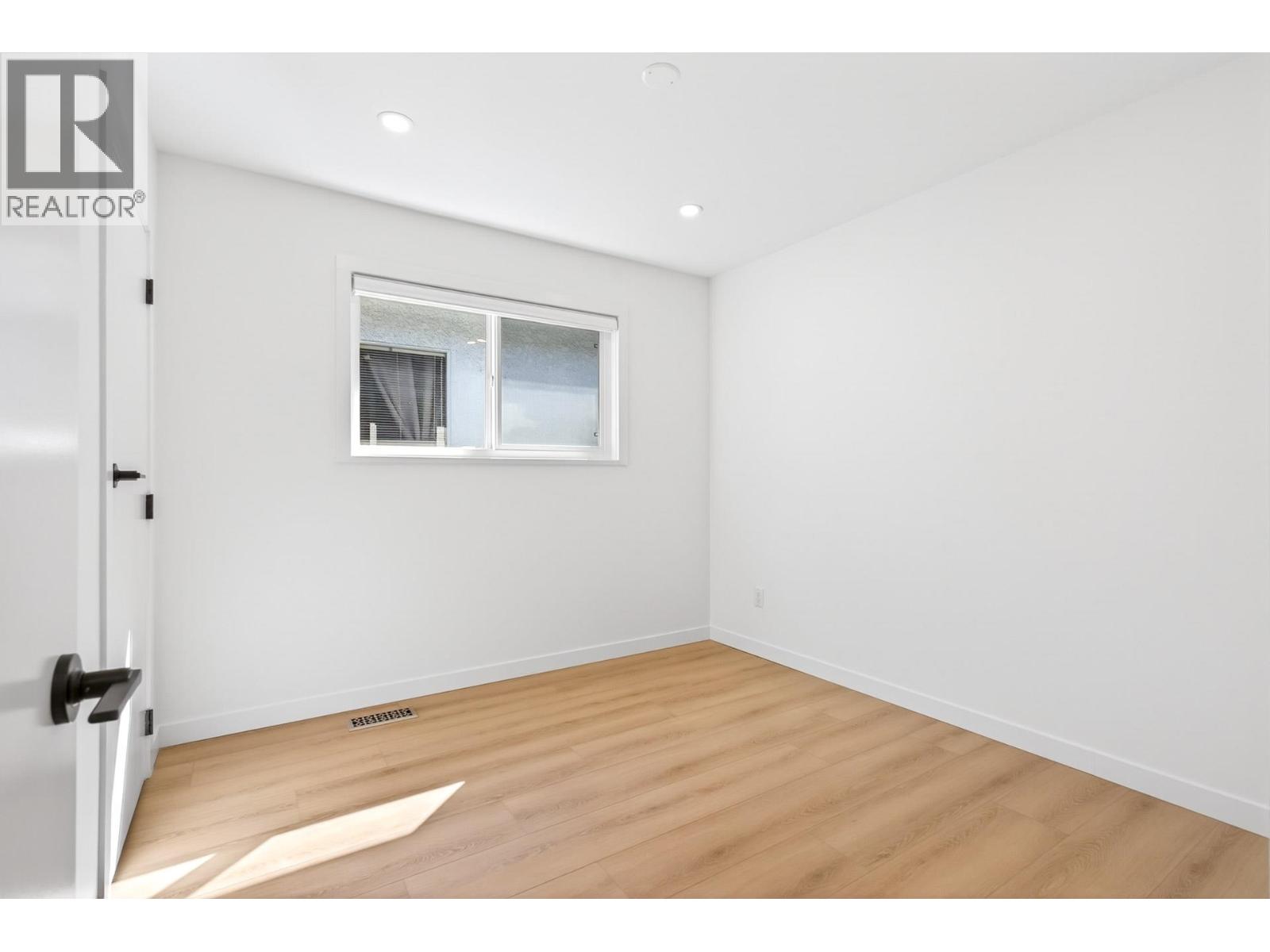 2085 Waverley Avenue, Vancouver, British Columbia  V5P 1R4 - Photo 24 - R3113704