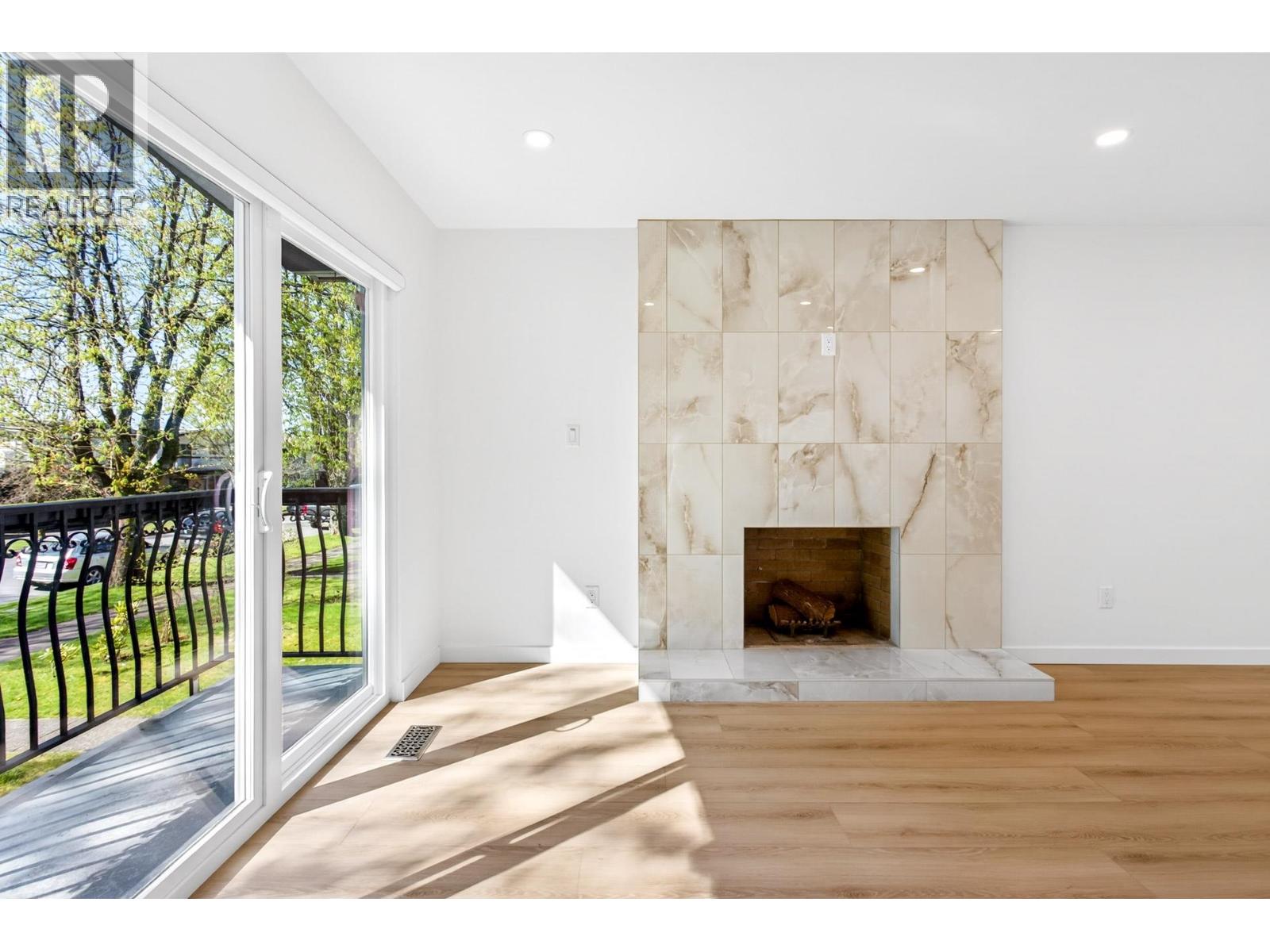 2085 Waverley Avenue, Vancouver, British Columbia  V5P 1R4 - Photo 4 - R3113704