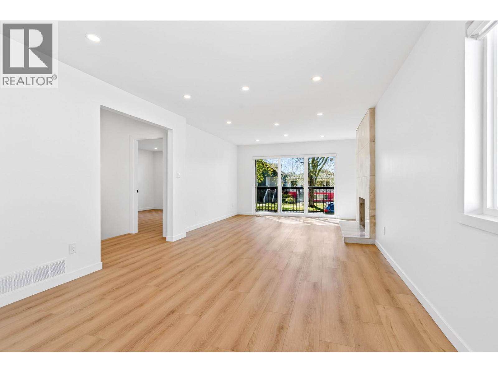 2085 Waverley Avenue, Vancouver, British Columbia  V5P 1R4 - Photo 6 - R3113704