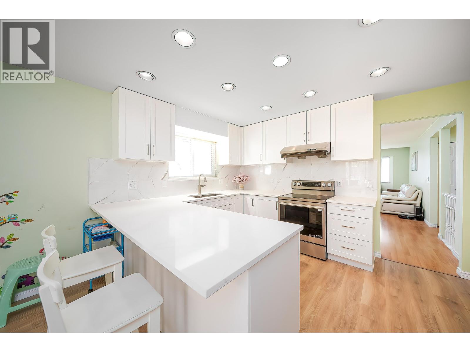 11 Harbour Place, Port Moody, British Columbia  V3H 4J8 - Photo 5 - R3113711