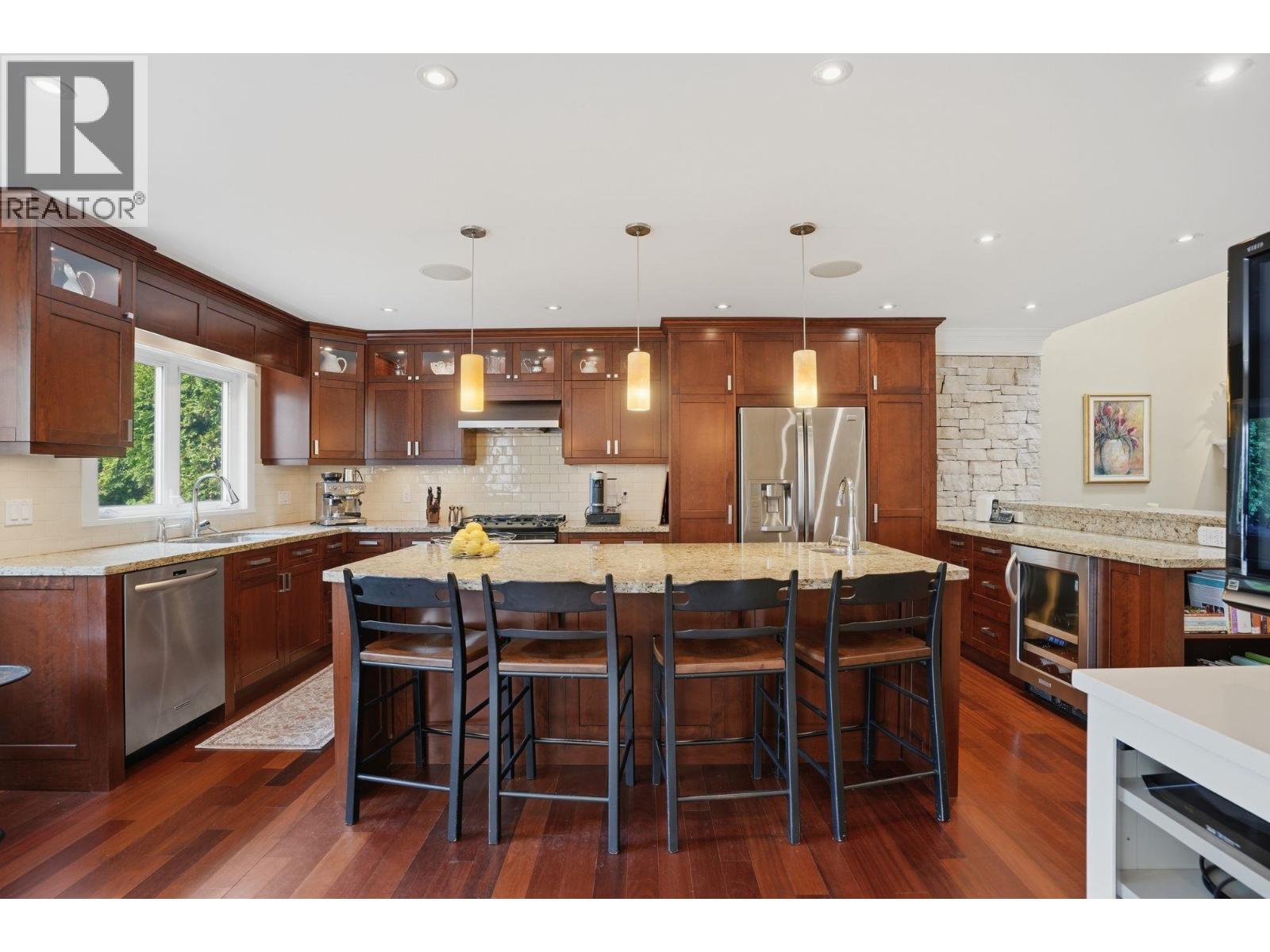 1491 Norton Court, North Vancouver, British Columbia  V7G 2E5 - Photo 9 - R3113716