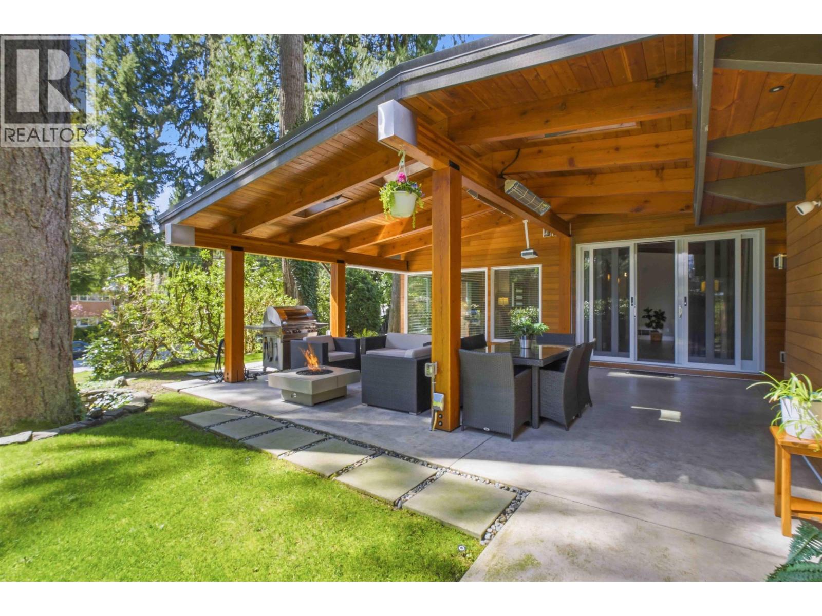 672 E St James Road, North Vancouver, British Columbia  V7N 1L6 - Photo 10 - R3113720