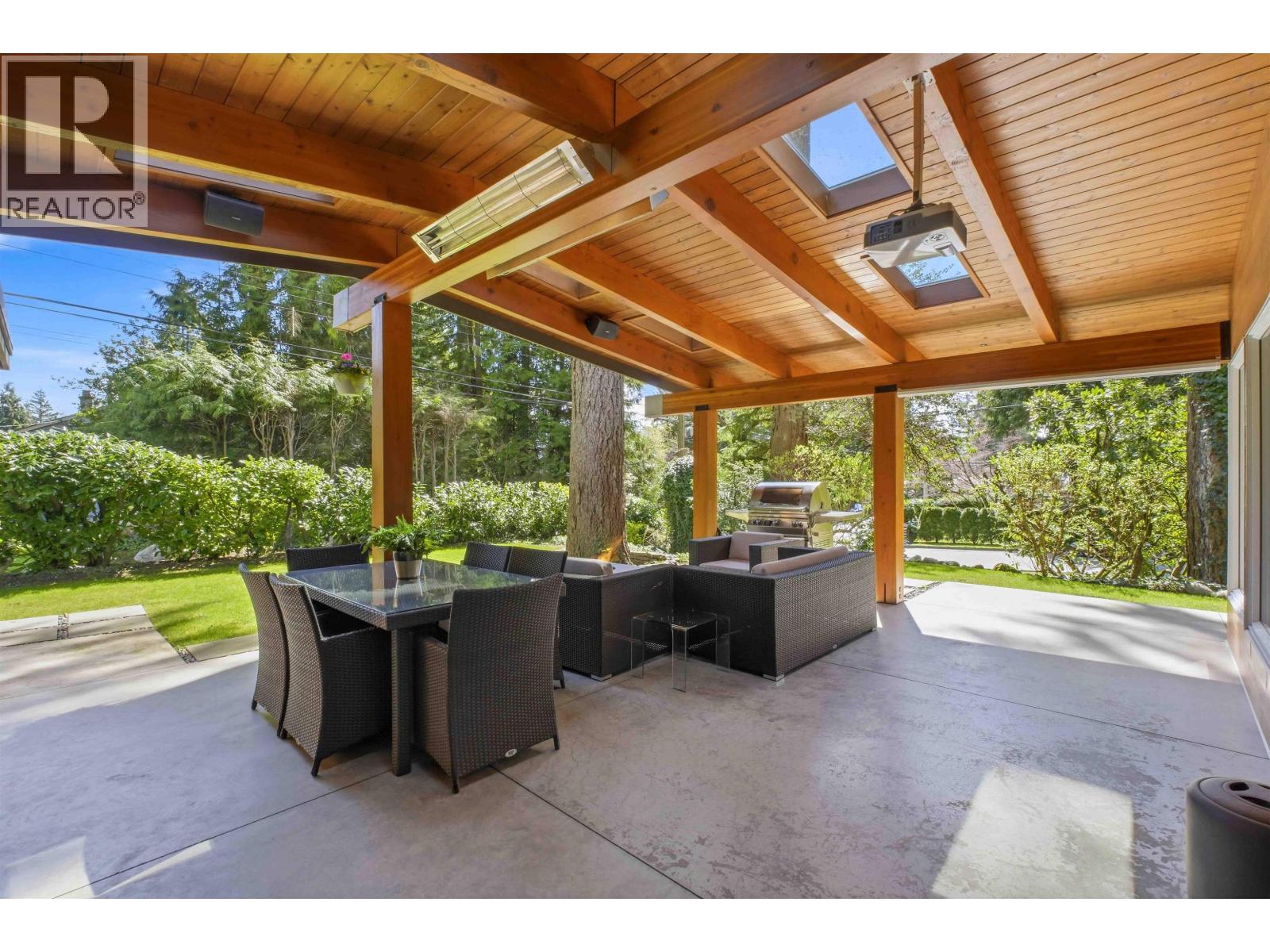 672 E St James Road, North Vancouver, British Columbia  V7N 1L6 - Photo 11 - R3113720