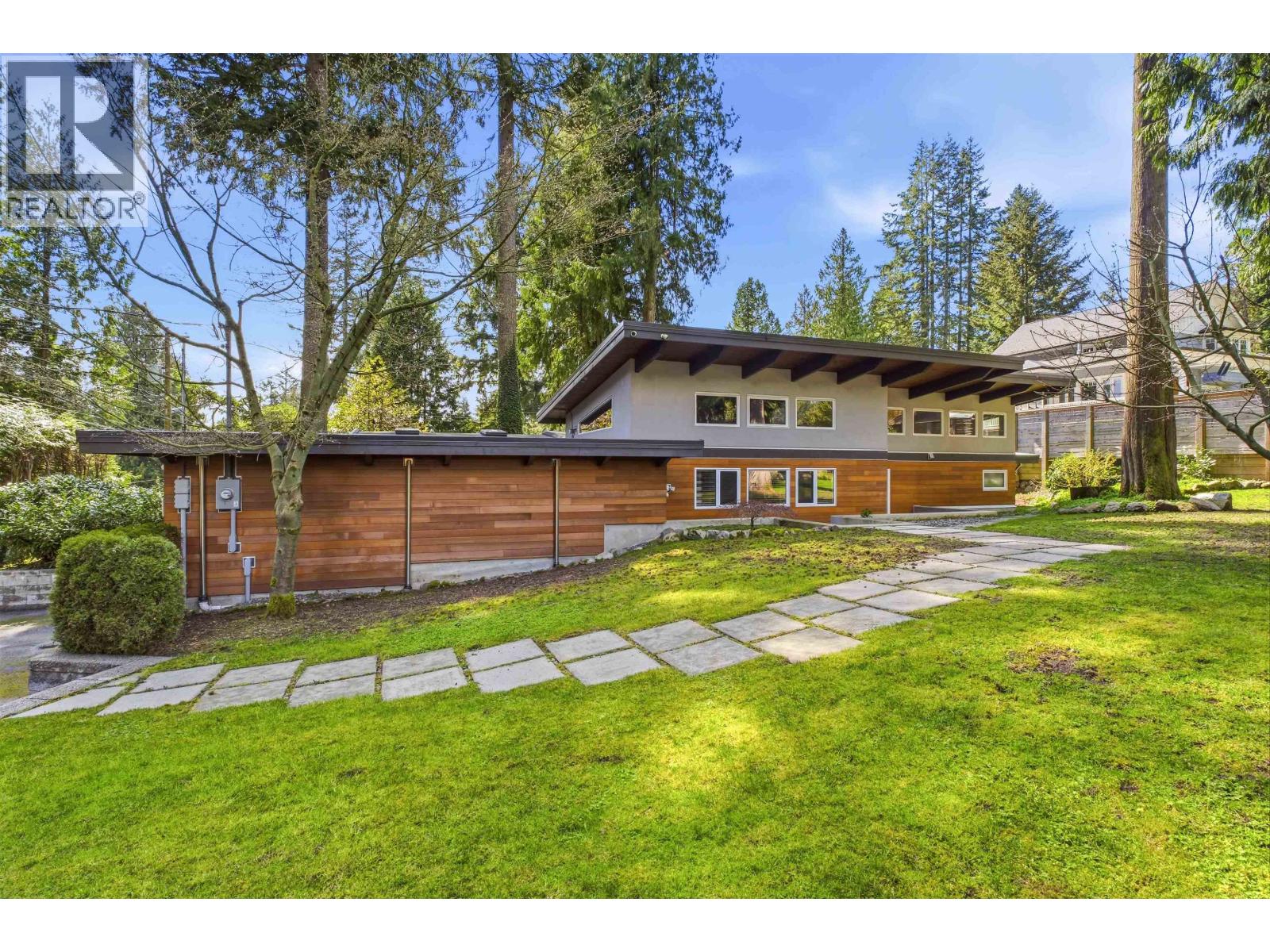 672 E St James Road, North Vancouver, British Columbia  V7N 1L6 - Photo 5 - R3113720