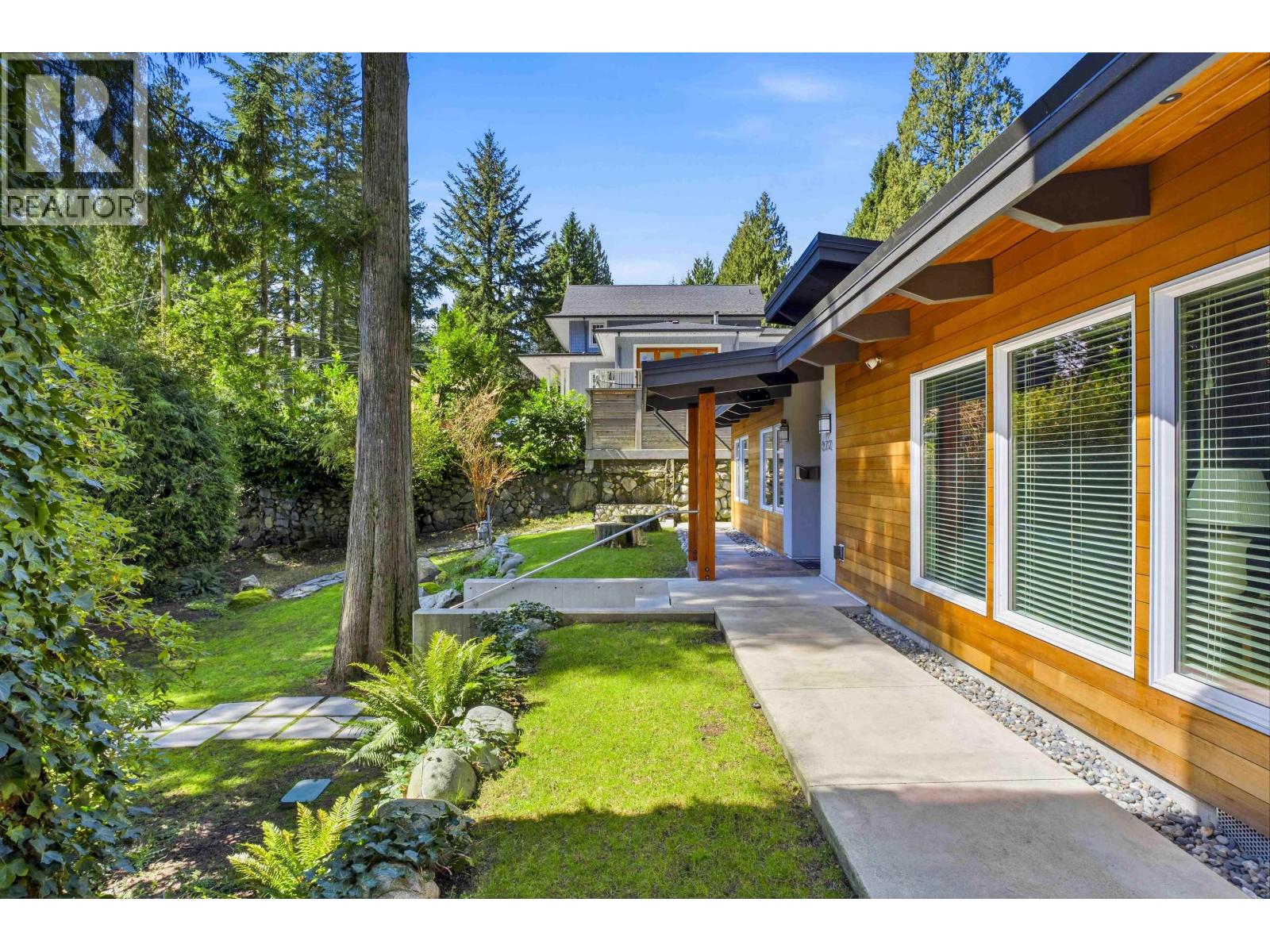 672 E St James Road, North Vancouver, British Columbia  V7N 1L6 - Photo 8 - R3113720