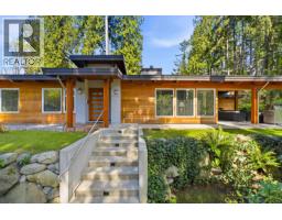 672 E ST JAMES ROAD, North Vancouver, British Columbia