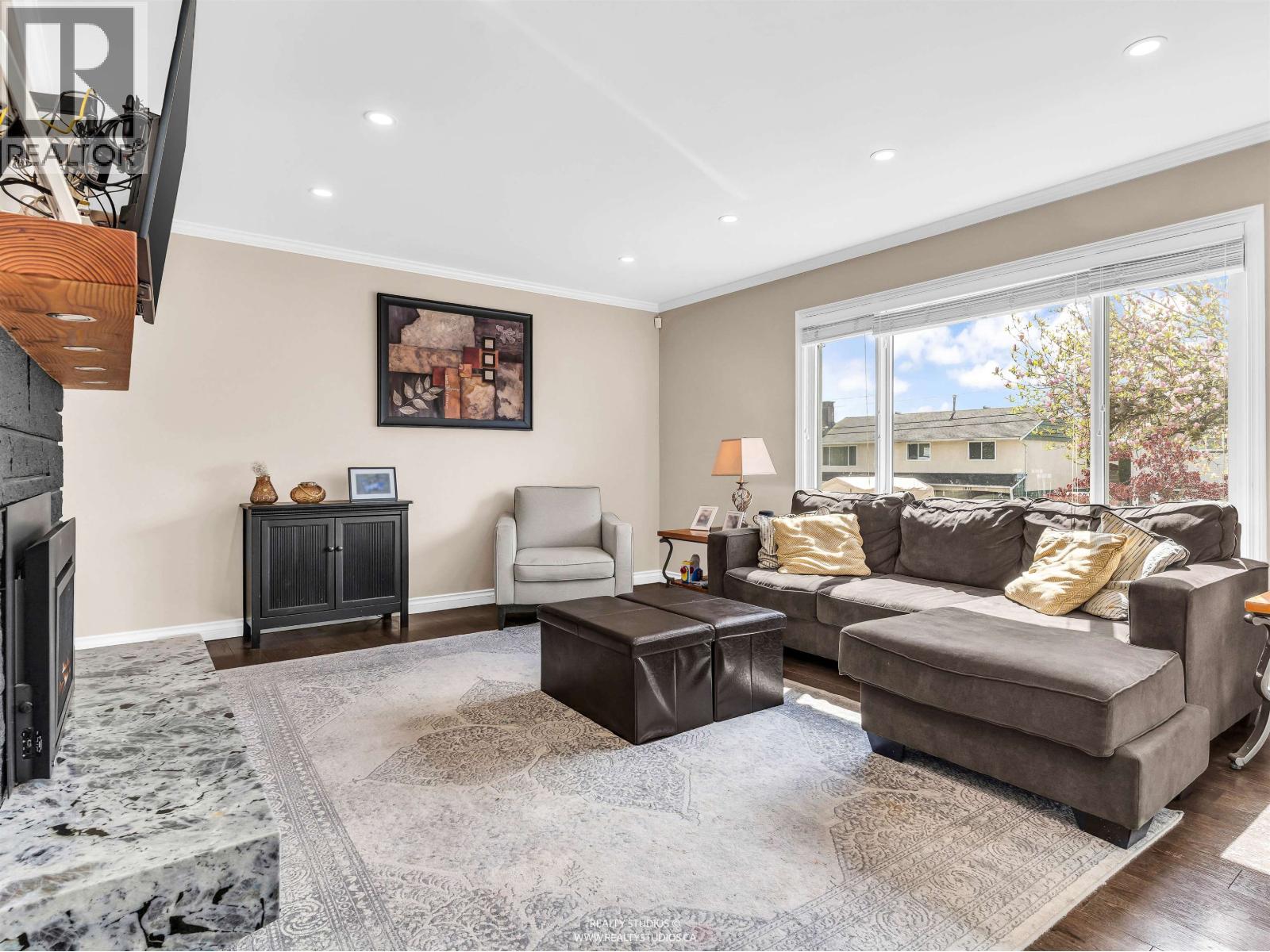 1975 Routley Avenue, Port Coquitlam, British Columbia  V3C 1A8 - Photo 2 - R3113741