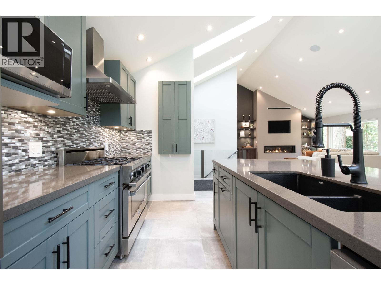 2551 Hyannis Point, North Vancouver, British Columbia  V7H 1R9 - Photo 13 - R3113745