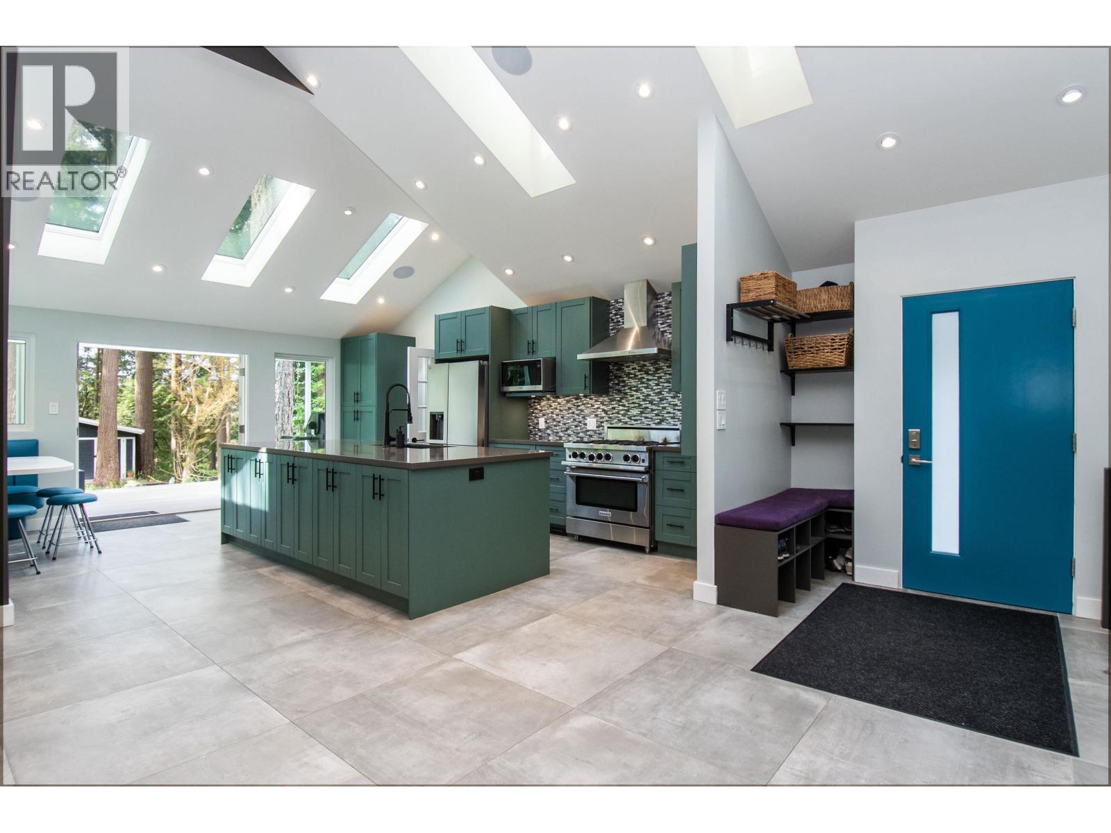 2551 Hyannis Point, North Vancouver, British Columbia  V7H 1R9 - Photo 6 - R3113745