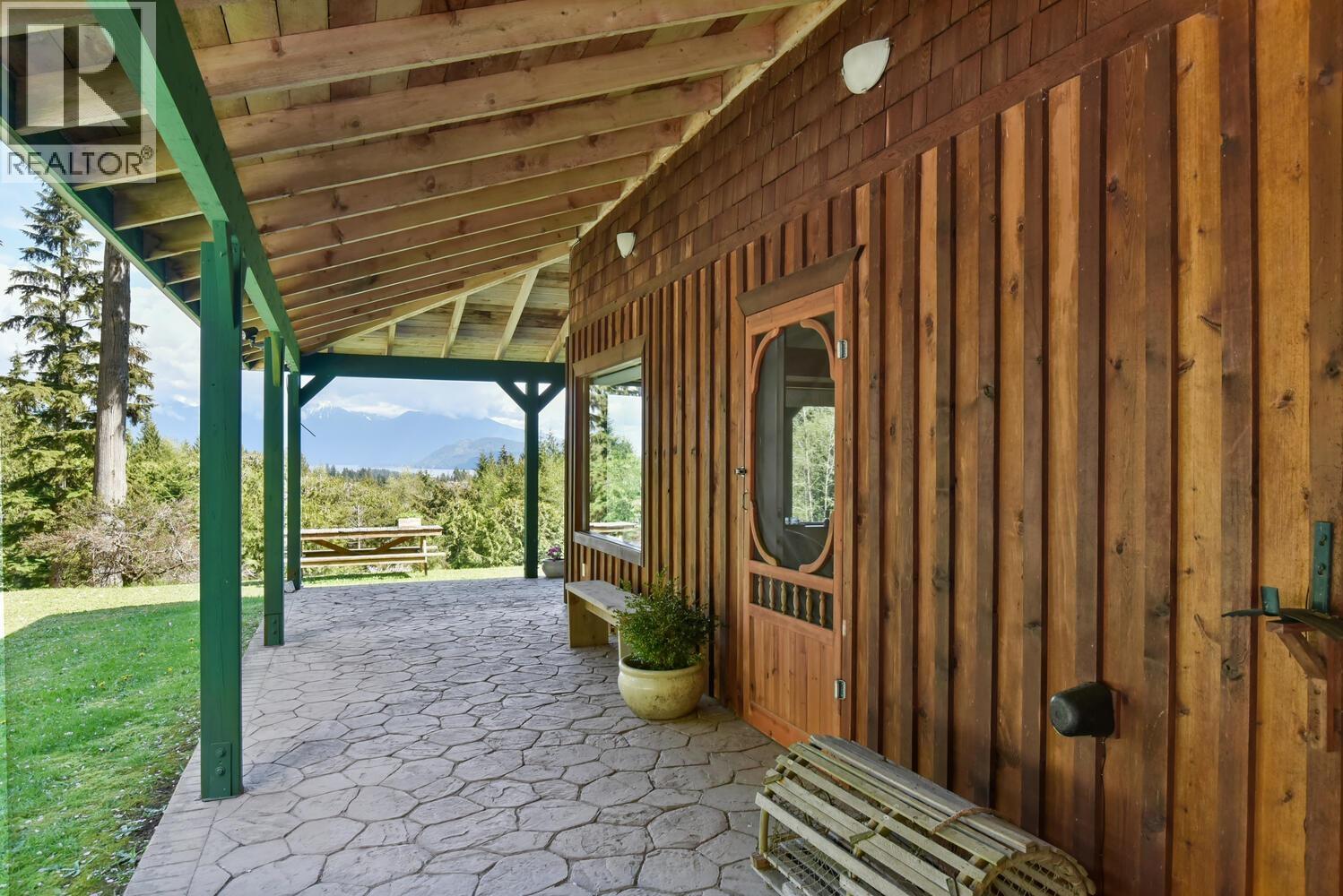 1685 Storvold Road, Gibsons, British Columbia  V0N 1V6 - Photo 13 - R3113750