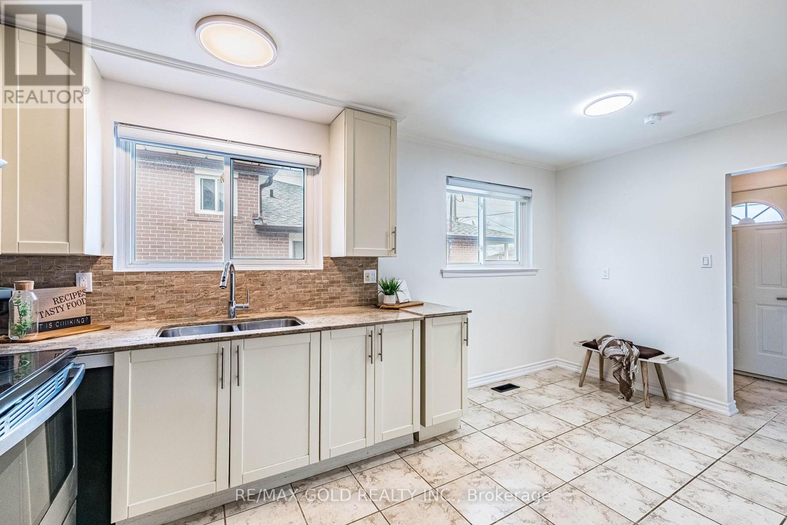 52 Garfield Crescent, Brampton, Ontario  L6V 1V8 - Photo 10 - W13013564