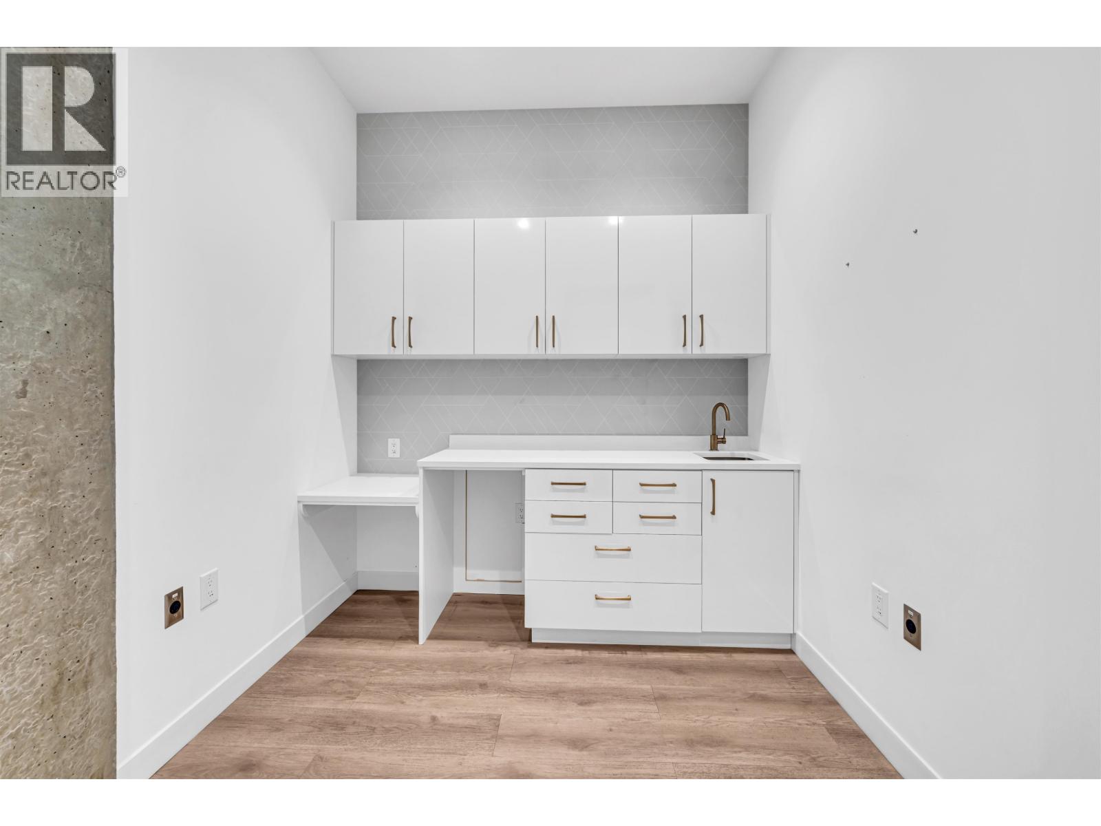 119 W Esplanade, North Vancouver, British Columbia  V7M 0G7 - Photo 7 - C8078064