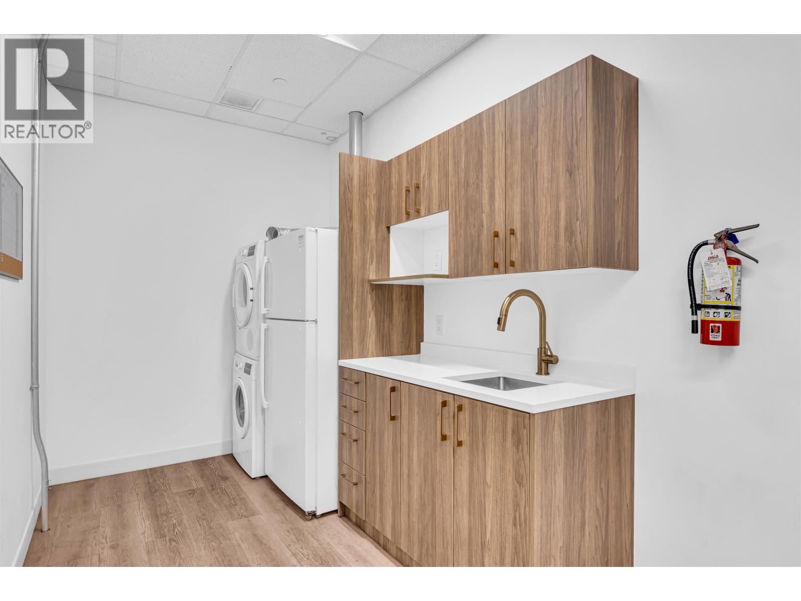 119 W Esplanade, North Vancouver, British Columbia  V7M 0G7 - Photo 9 - C8078064